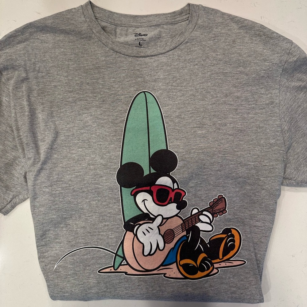 Men’s Disney/MickeyMouse Surfboard/Guitar Gray T, size L.